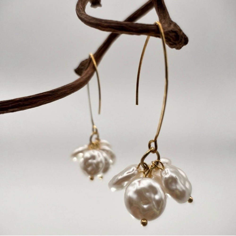 HP! x2✨ Anthropologie Gold and White Cluster Earrings